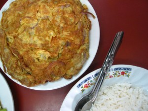 thai omelet with pork