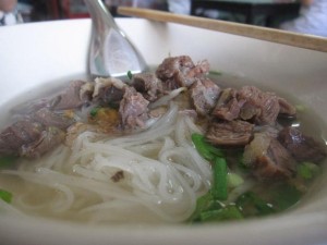 thai noodles with beef soup