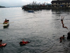 kids playing in kota kinabalu