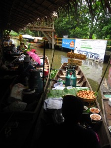 lat mayom floating market in thailand